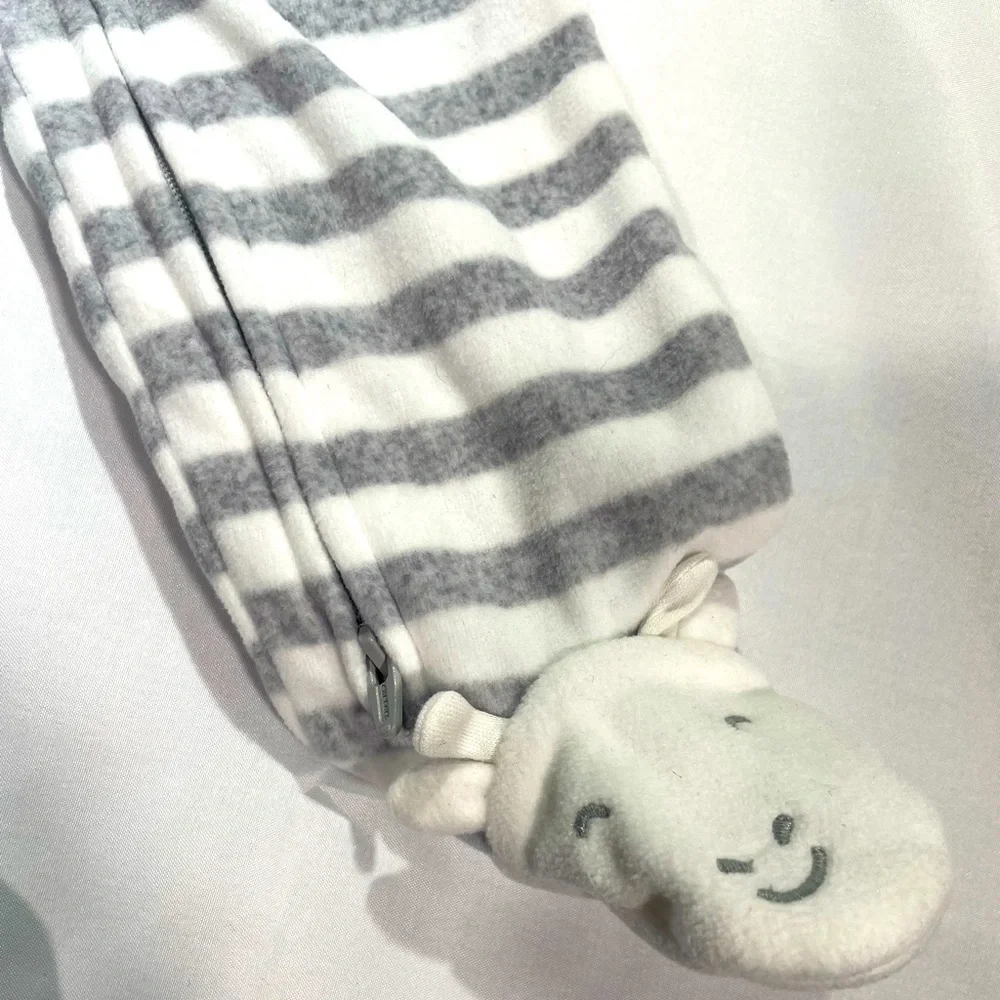Carter’s Sleeper Baby White Gray